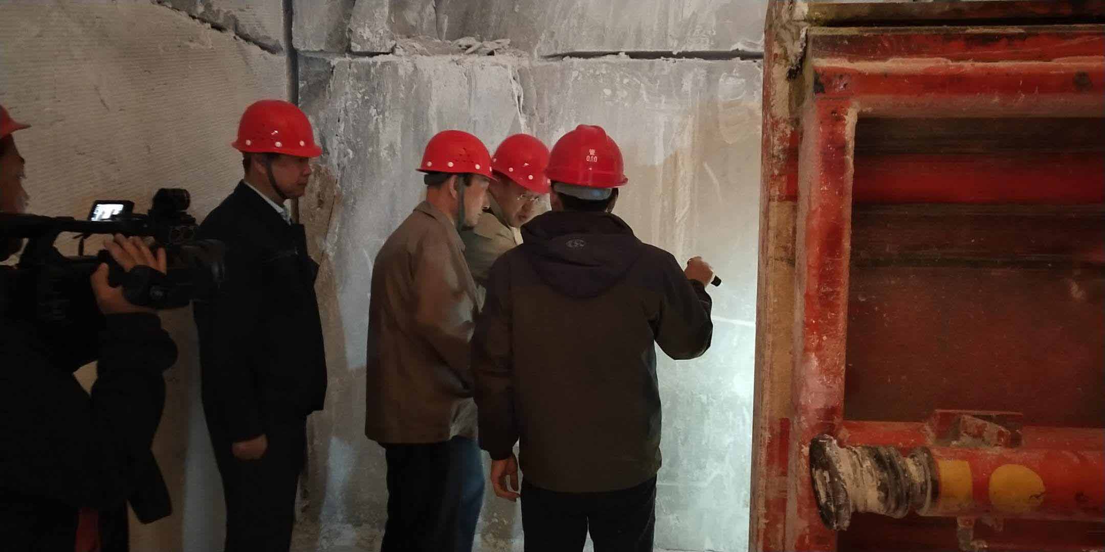 国家安监局领导、专家参观大理石硐采施工现场