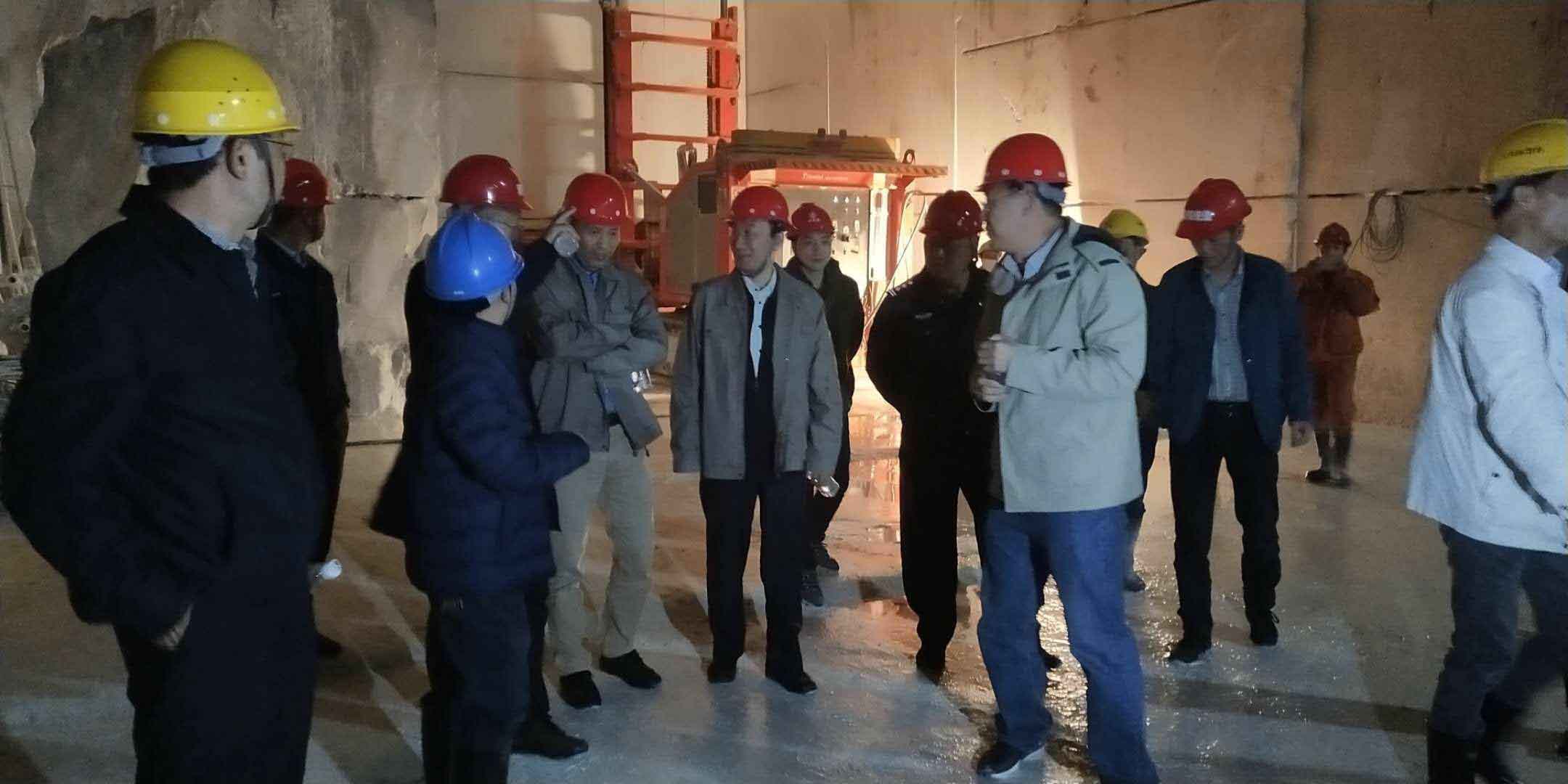国家安监局领导、专家参观大理石硐采施工现场