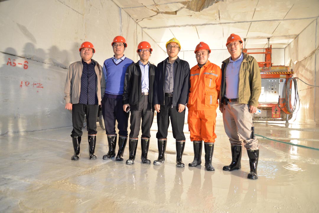 公司总经理邱勇华应邀参加《大理石地下机械开采（平硐）安全技术标准》研究项目研讨会