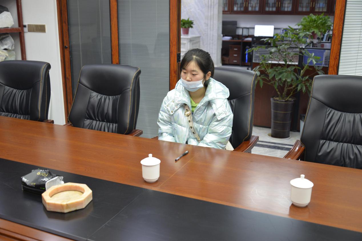 担当社会责任  资助贫困学子